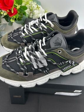 Men’s Versace TRIGRECA suede/leather sneakers. Size 44/11. Made in Italy.